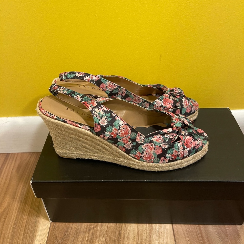 Talbots flowered espadrilles - Picture 2 of 6